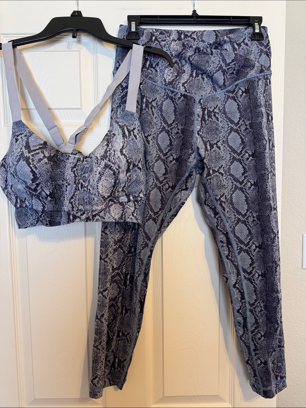 VICTORIA’S SECRET Snake Print Active Bra & Legging Set - Grey and Blue